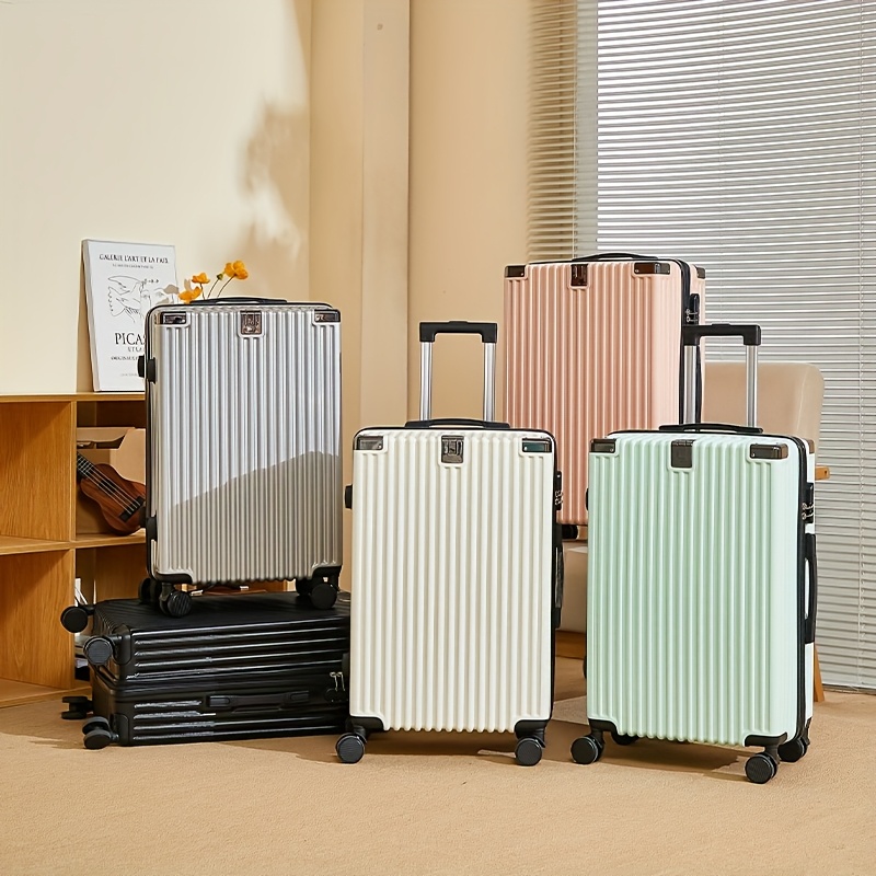Wheeled travel bag in listed 20, 24 or 28-inch sizes