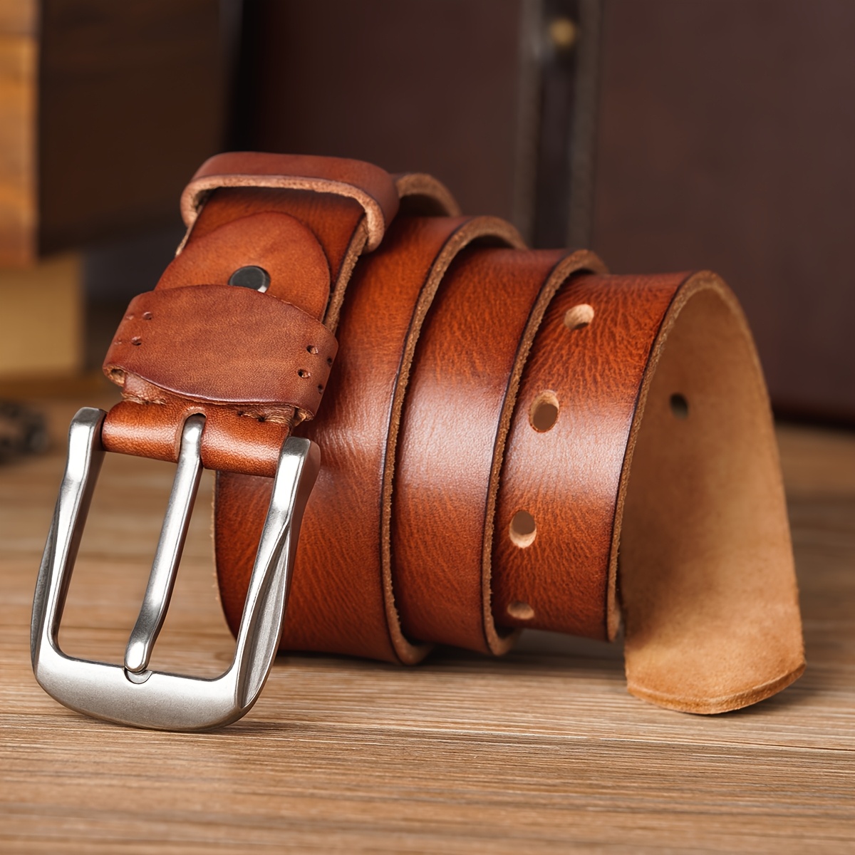 Vintage-style belt with a square pin buckle