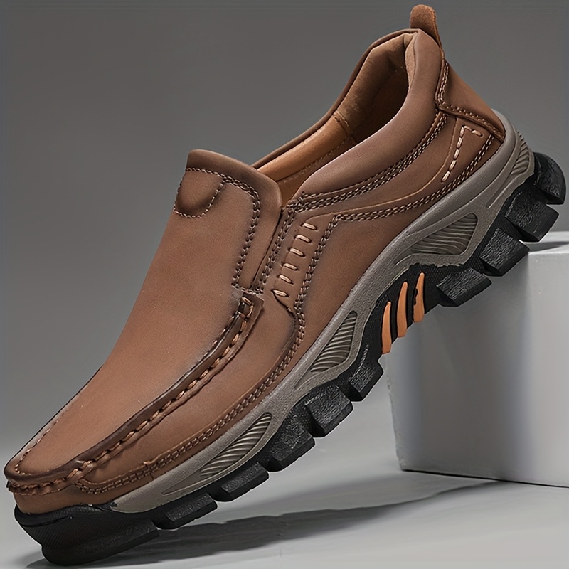 Men’s casual shoes in a loafer-inspired style